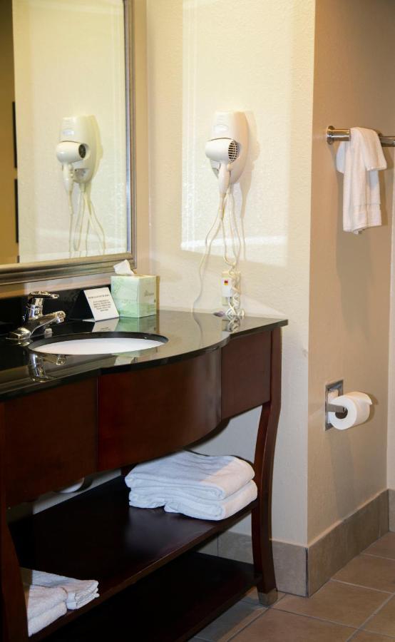 Hotel &