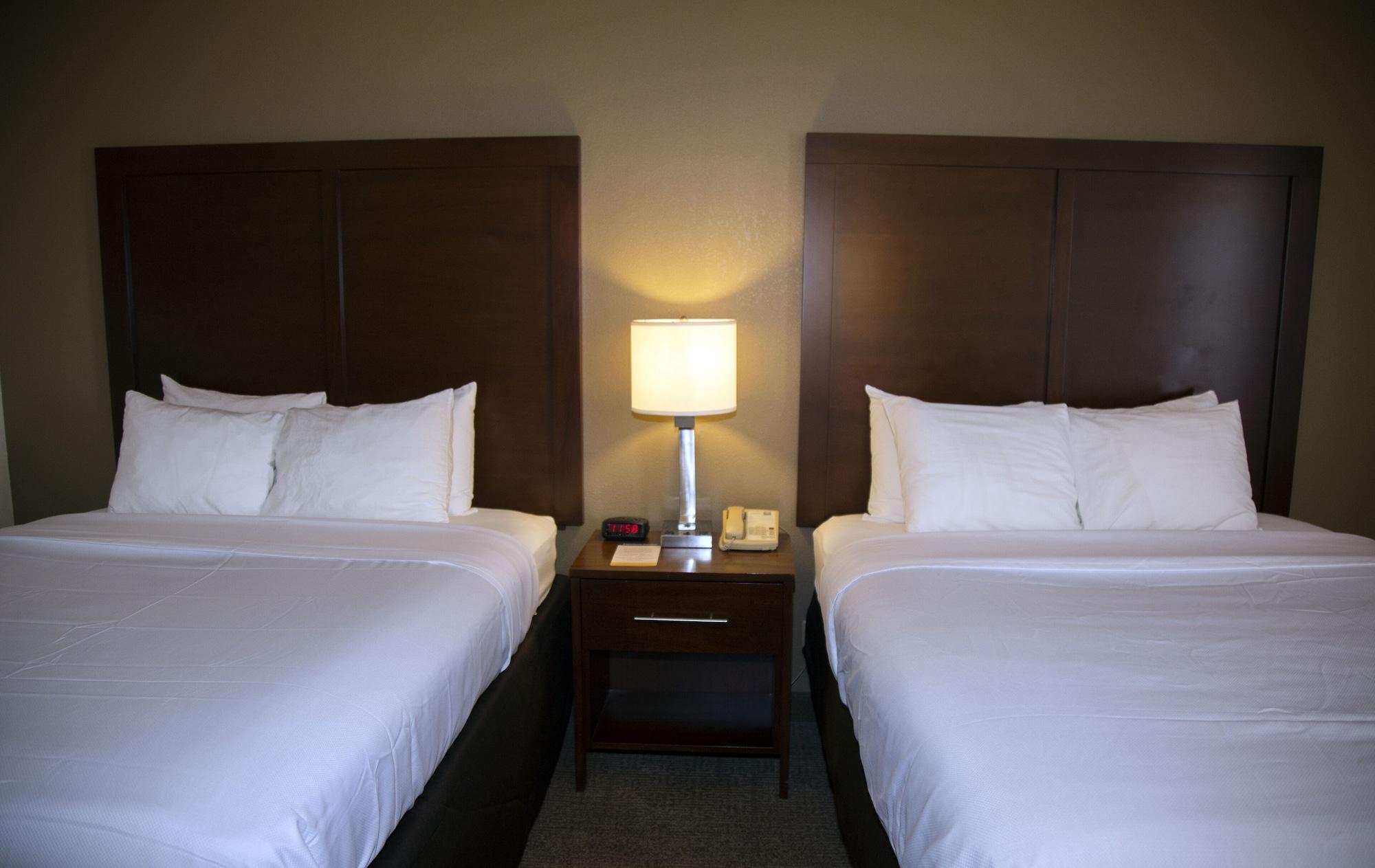 Hotel &